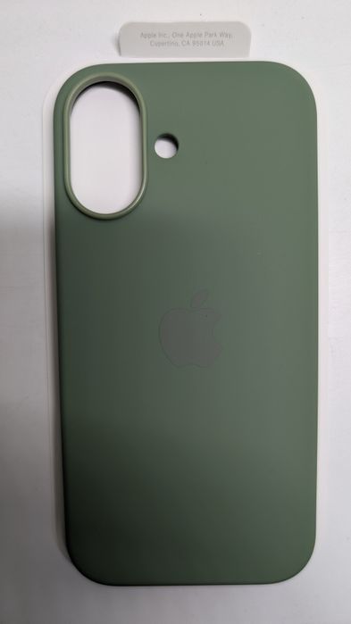 Чехлы для iPhone 17