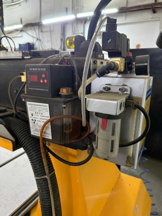 CNC router 4 axe , de mare precizie , masa de lucru 2m x 3m