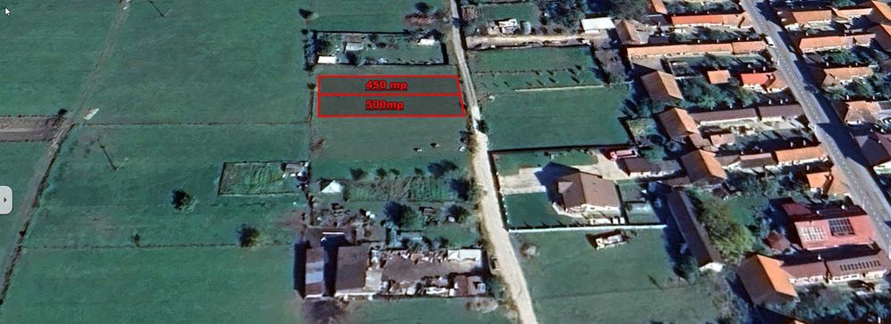 Teren intravilan in oras, zona cu case.