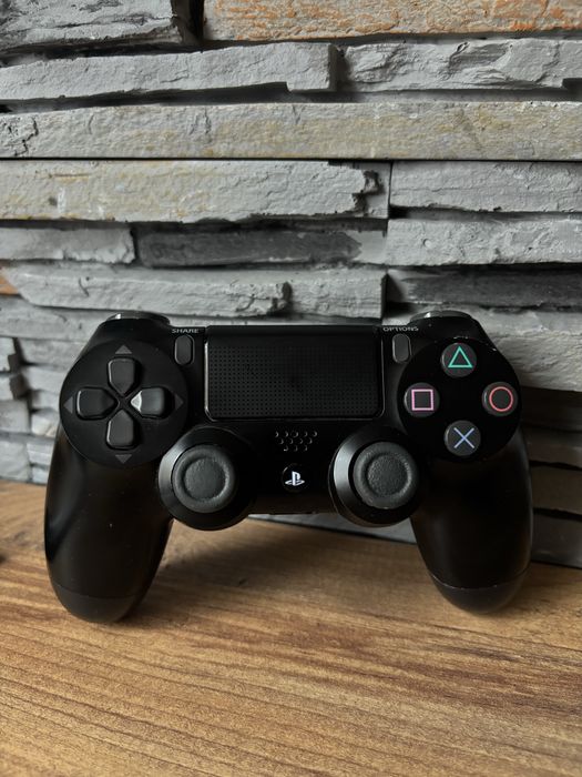 PlayStation 4 Pro с 10+ игри