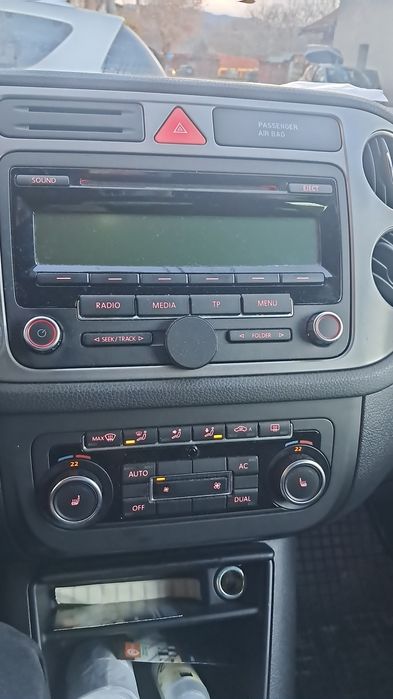 Vand navigatie android dedicata vw si cd player original vw cu cod