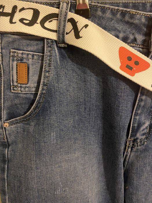 Дамски дънки.Нови.Пастелен цвят.