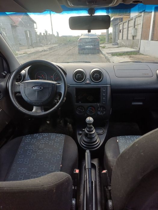 Vand urgent ford focus 1.4 16V preț 500€ negociabil