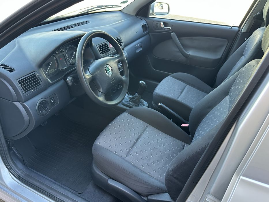 Skoda Octavia / Ambiente/ 1.6i 102Cp /AC/ Scaune incalzite/ ACTE LA ZI