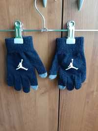 Оригинални спортни ръкавици Air Jordan и клин Asics.