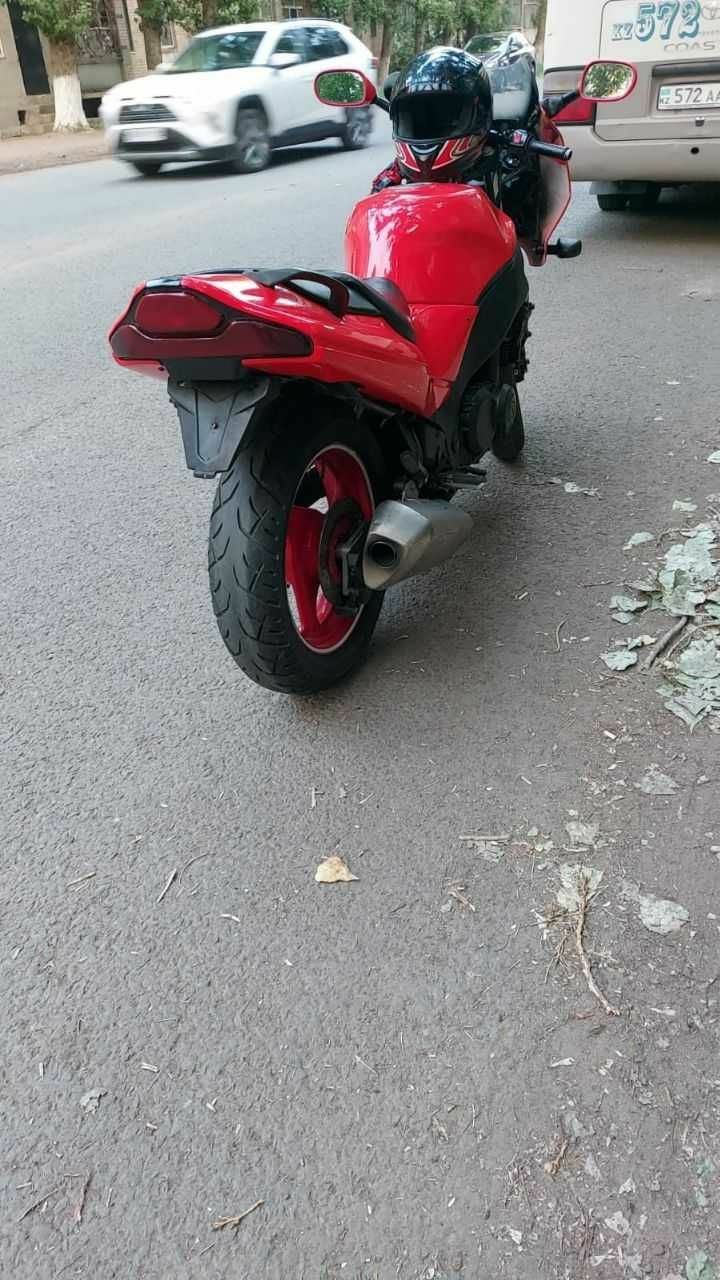 Продам Suzuki RF400