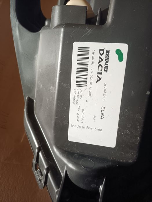 Vând far dreapta logan 3 cu alb