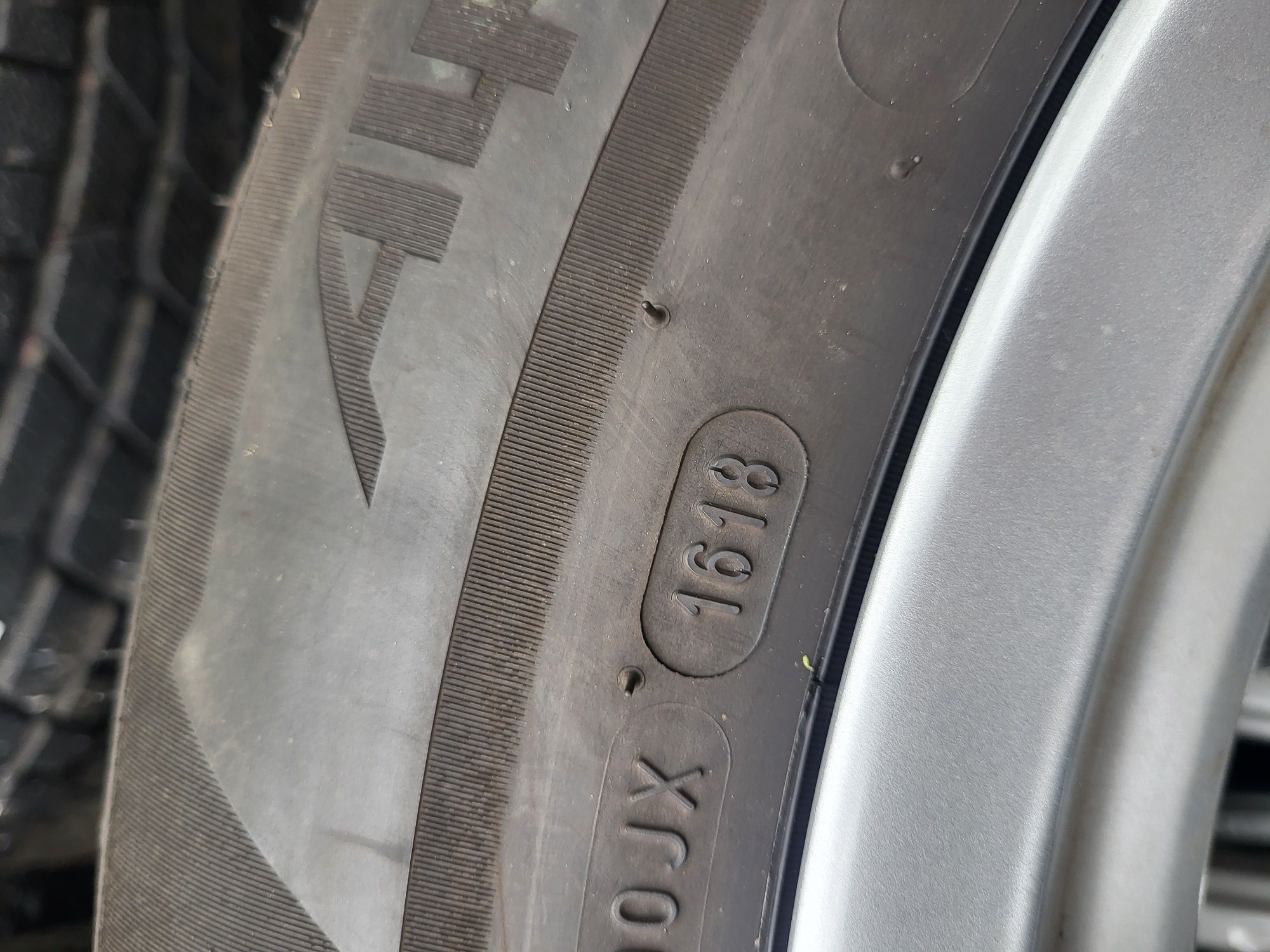 4 бр зимни 215/65/17 Michelin