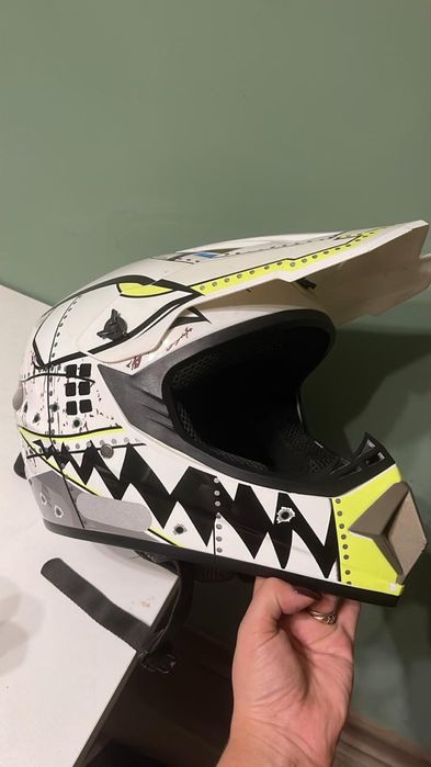 Шлем  кроссовый.