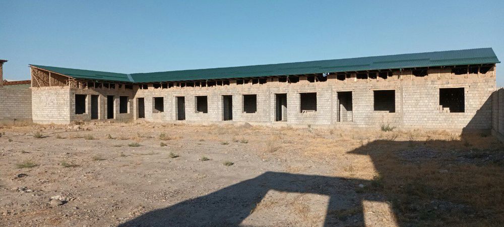 Namangan Oqtoshda 15sotix noturar yer va 9 xona qurilgan bino sotiladi