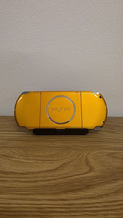 Vand consola Sony PSP 3000, editie speciala, in conditie foarte buna.