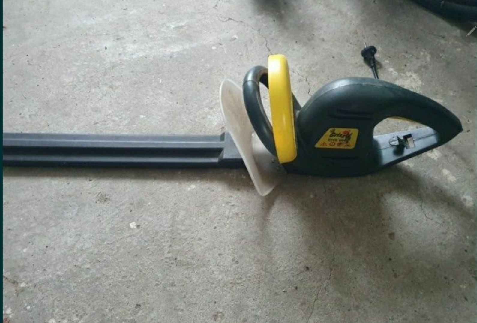 Trimmer electric foarfeca tuns gard Gizzly
