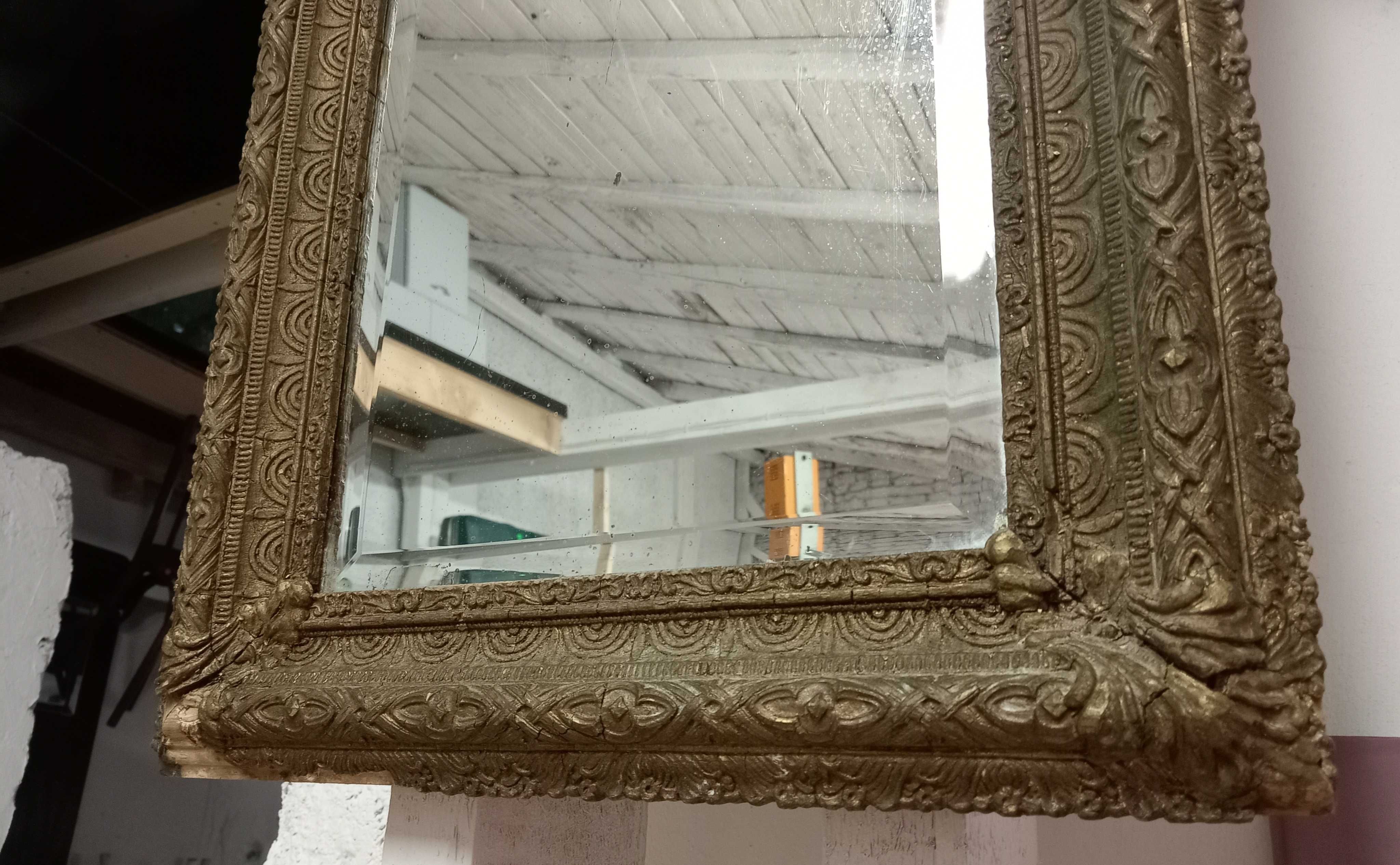 Oglinda veche din cristal cu rama din lemn /Obiect decor/Recuzita