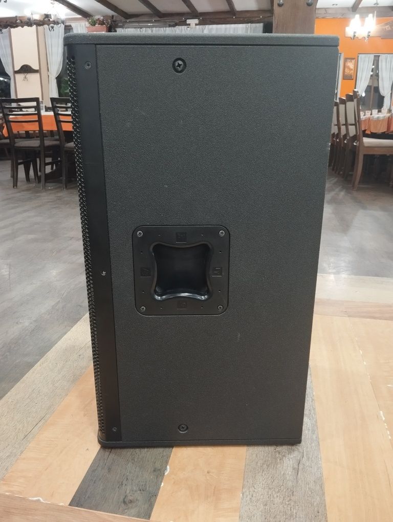 ПРОДАВАМ: ELECTRO-VOICE TX1152 – професионални пасивни тонколони.