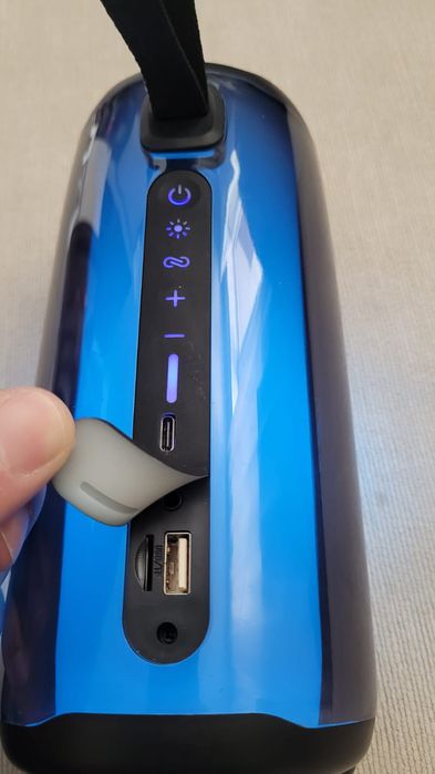 boxa cu lumina JBL Pulse 5 NU este originala