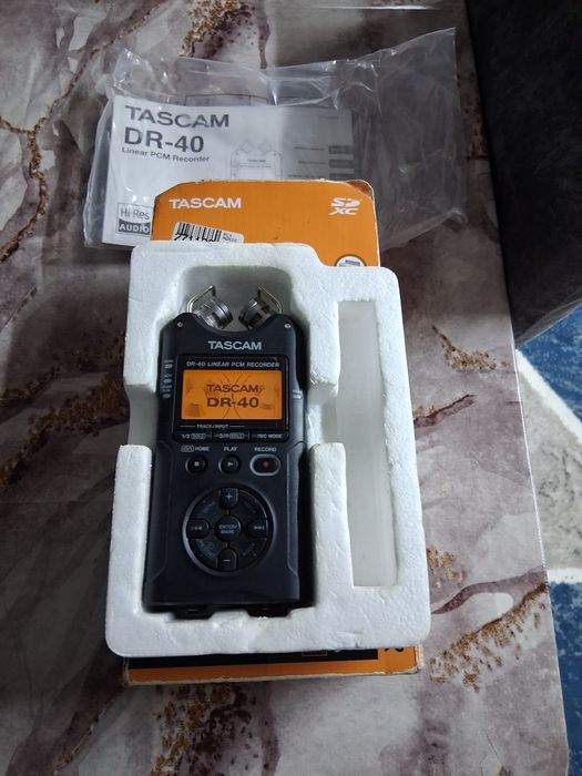 Vând TASCAM dr.40