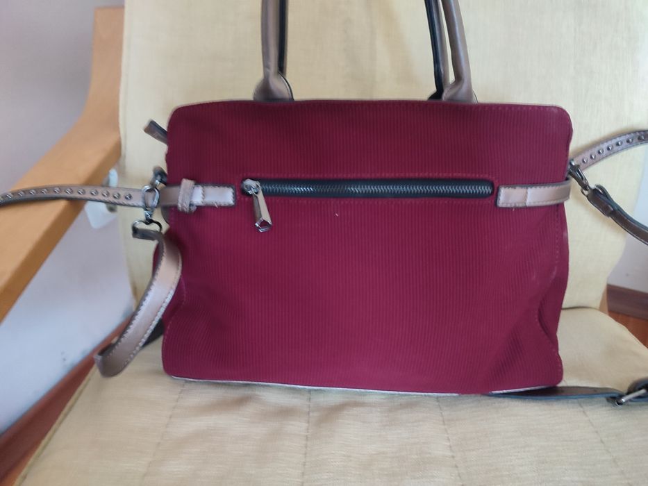 Чанта в червено с къса и дълга дръжка