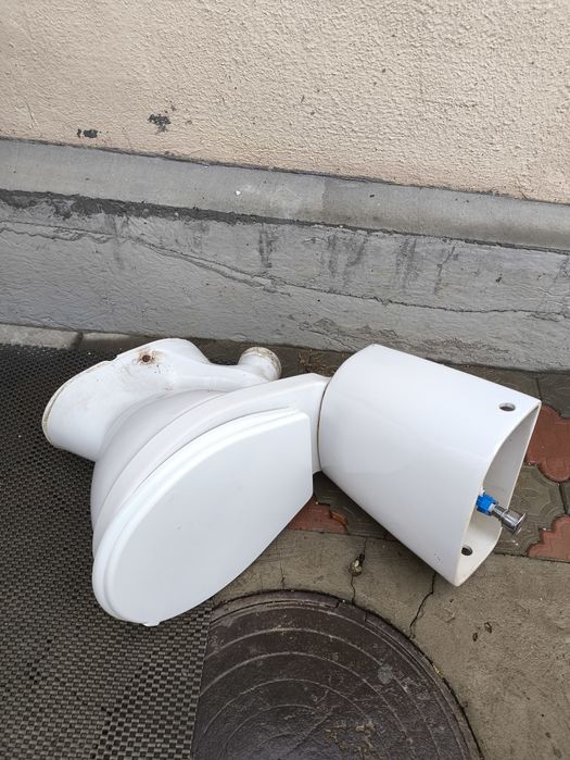 Продам унитаз, в рабочеем состоянии