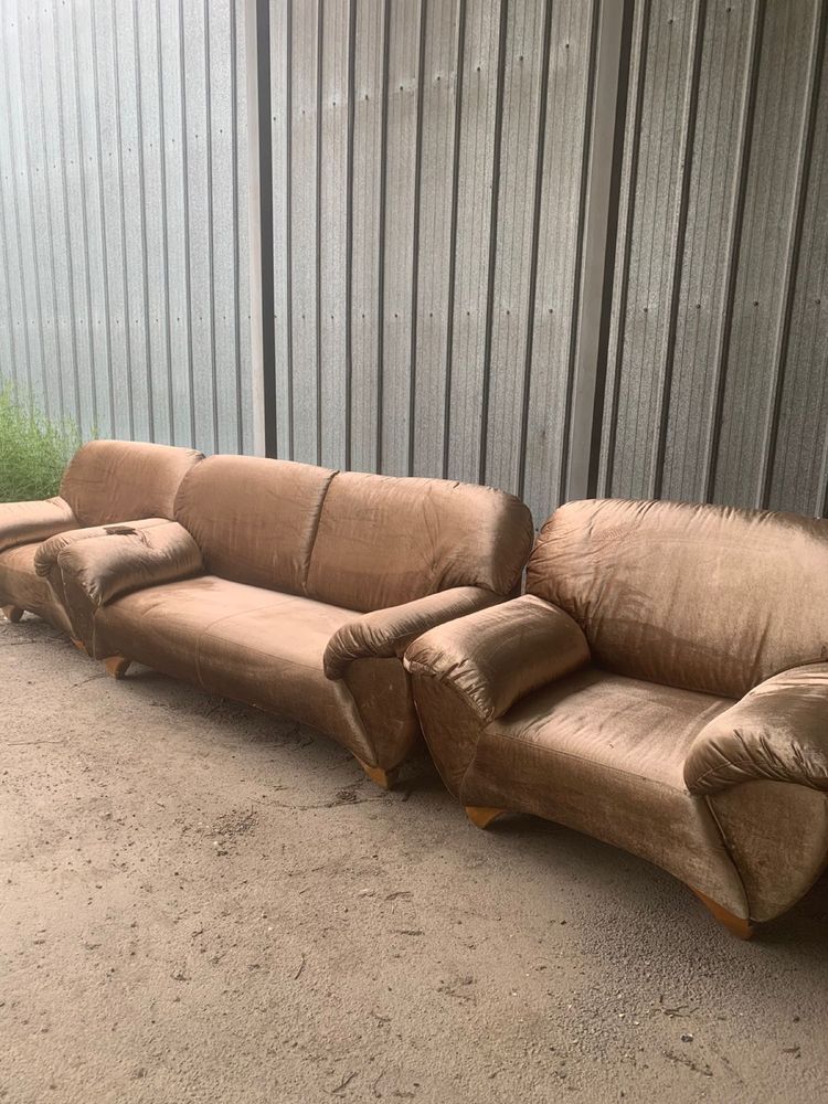 Продам диван и 2 кресла.