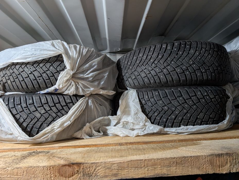 Зимние шипованные шины Continental IceContact 3