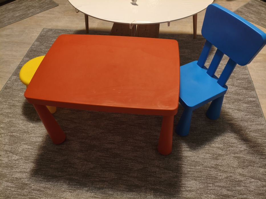 Masuta + doua scaune pentru activități copii