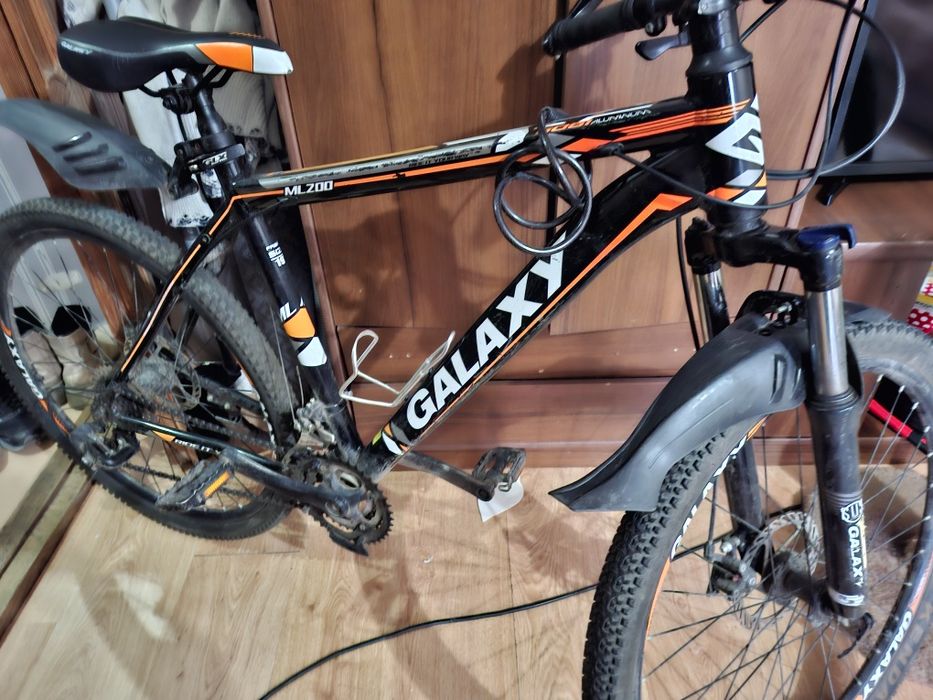 Срочно продам спортивный велосипед 8 скоростей  фирма GALAXY