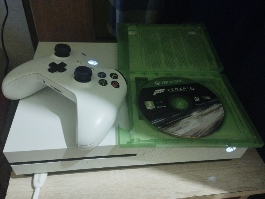 Xbox one s 1tb 1 gampad  продам или обменяю на смартфон.