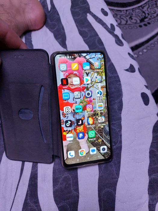 Samsung A52 5G și redmi