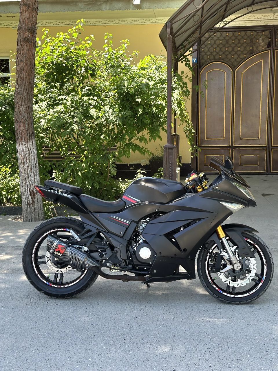 Мотоцикл Kawasaki 400cc