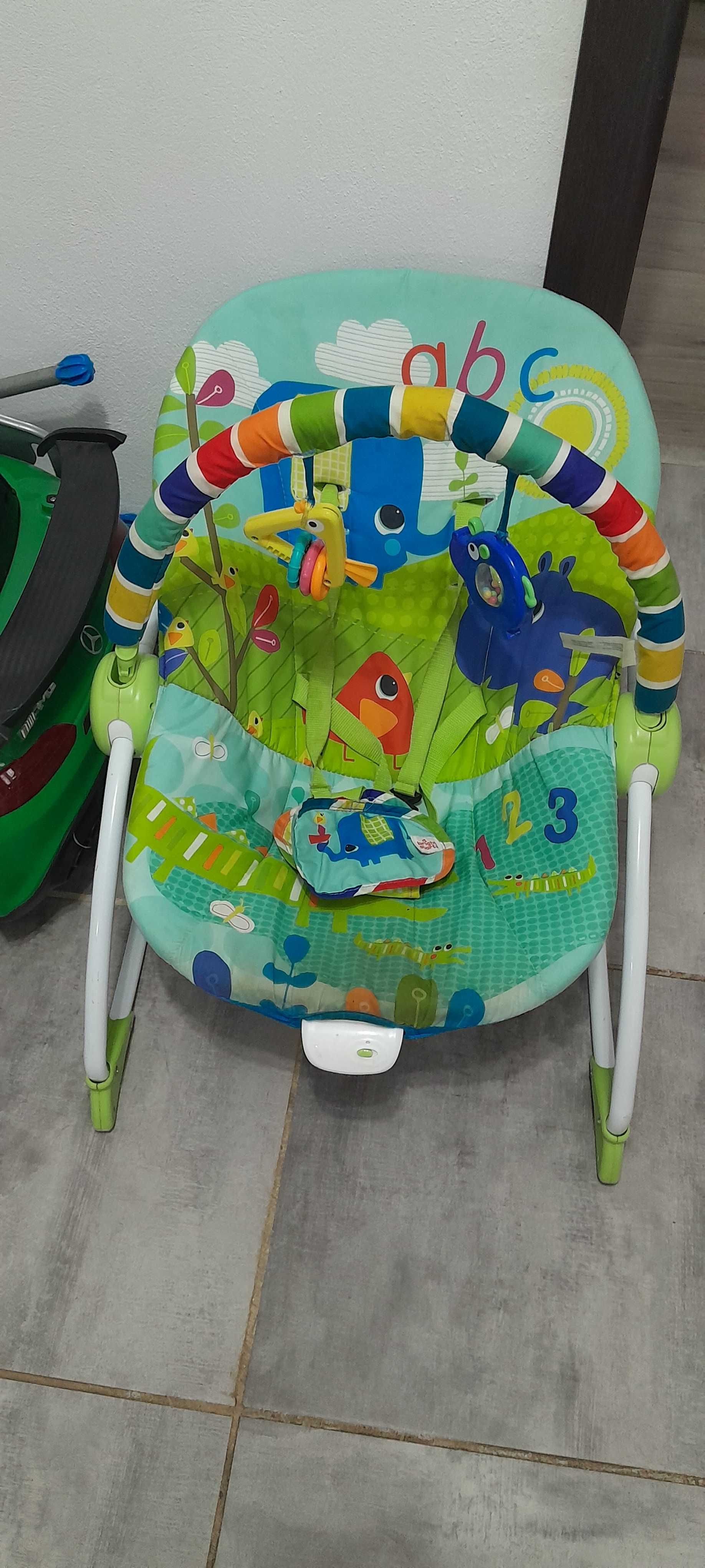 Vand mergator bebe si scaun masina
