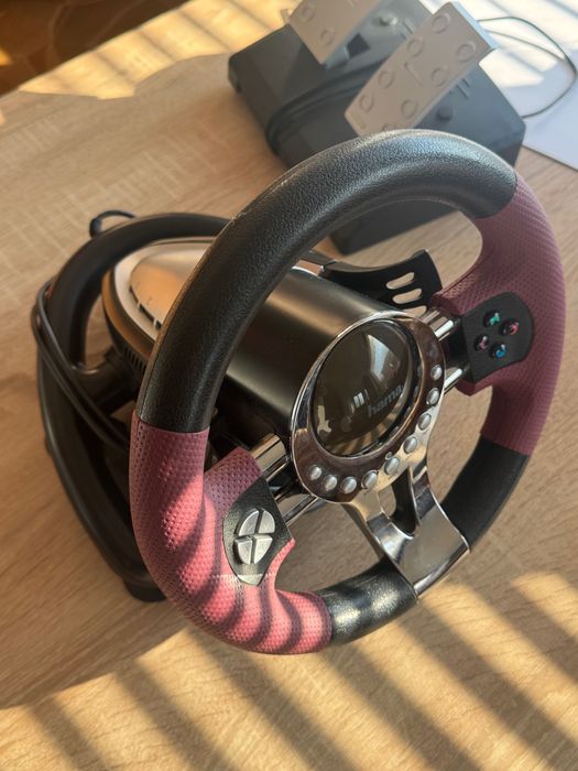 Чисто нов волан с педали за игри