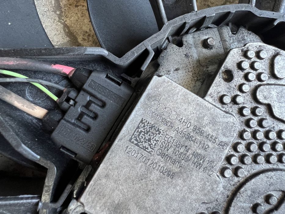 Перки с дифузьор радиатори за Audi A5 S5 A6 4g A8 Q5  2013г+ 4H0959455