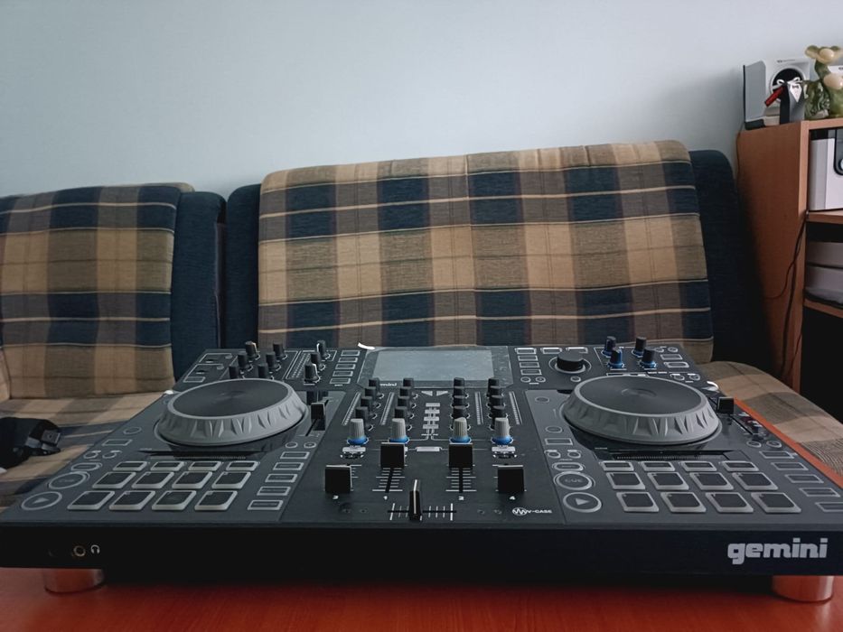 Vând consolă marca Gemini sdj 4000