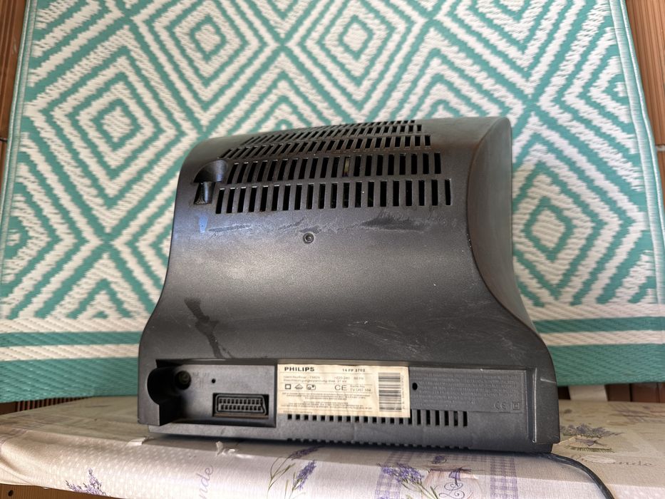 Televizor Philips cu tub si telecomanda