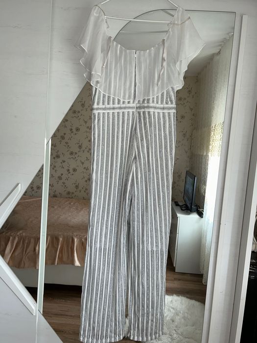 Vând salopetă cu model deosebit