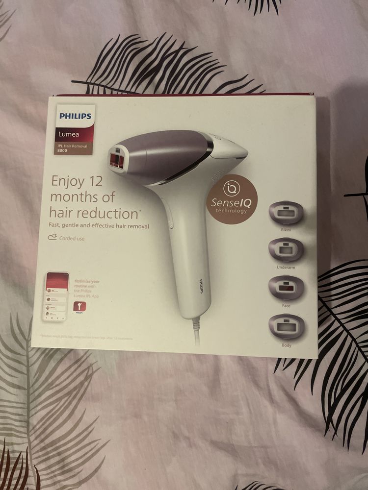 Фотоепилатор Philips Lumea 8000