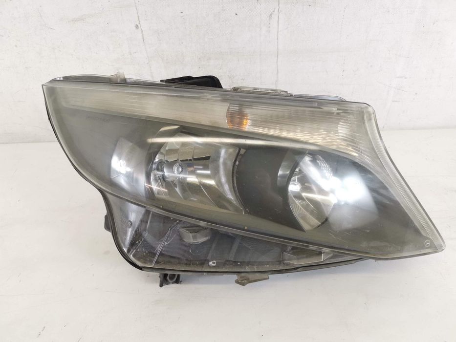 Десен фар с халоген Мерцедес-Бенц В-Клас / Mercedes-Benz V-Class W447