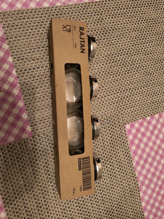 Коледна декорация, прибори, чайник и подложка за горещо, съд подправки