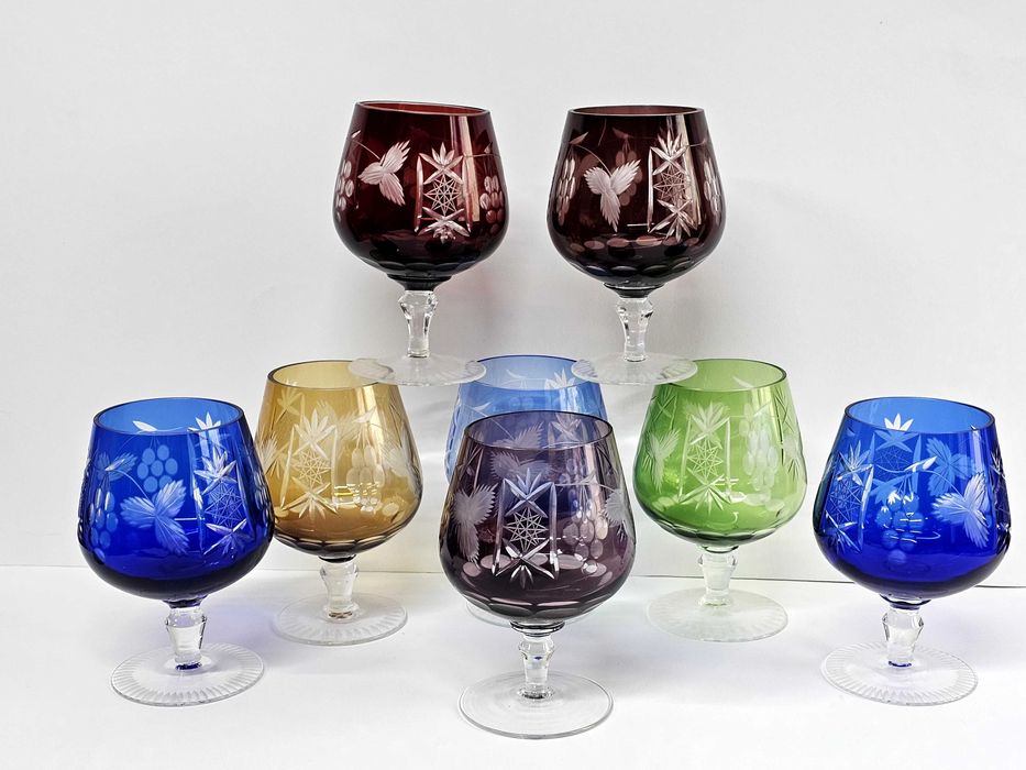 Висококачествен ръчно шлифован цветен 24% РВО кристал.