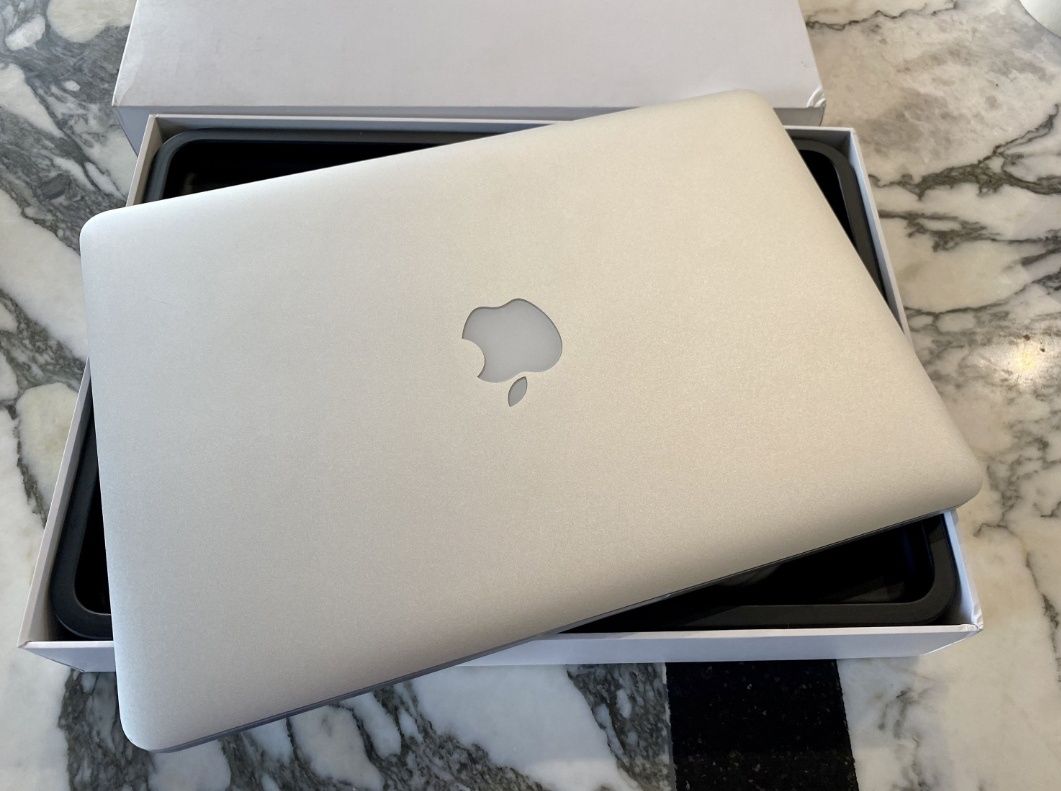 Apple MacBook Pro 13" 2015г i5, 8gb, 512ssd.