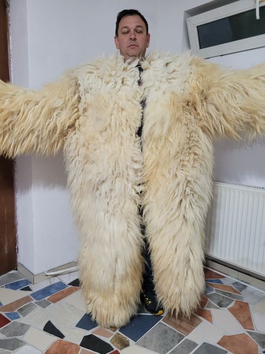 Tradiţi,bundă ,subă ,bitusă,suman .