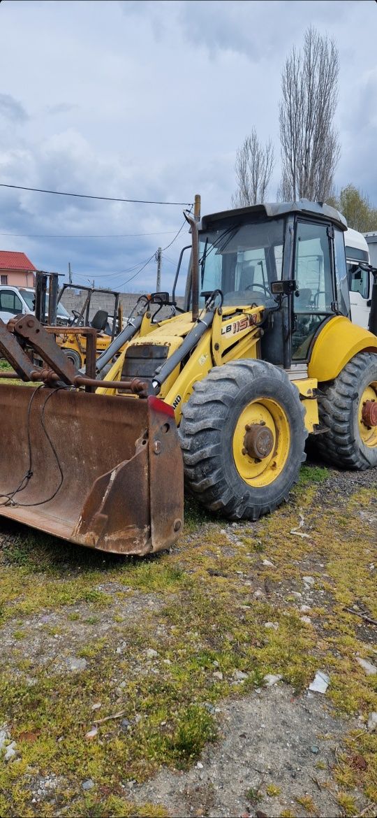 Dezmembrez buldoexcavator New Holland  LB 115 B