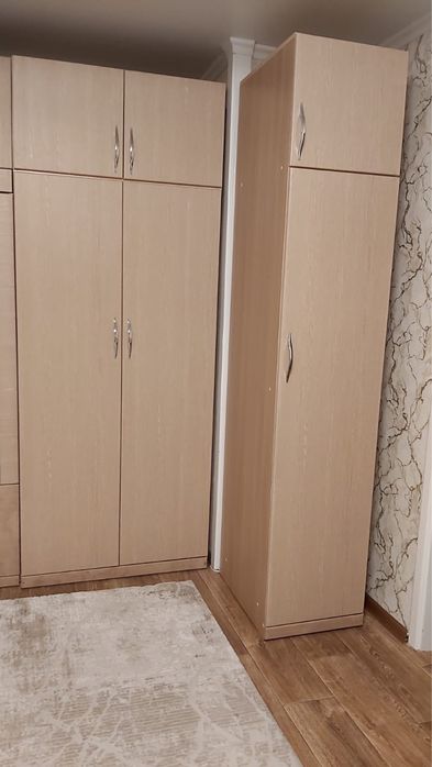 Продам шкафы и тумбу под обувь