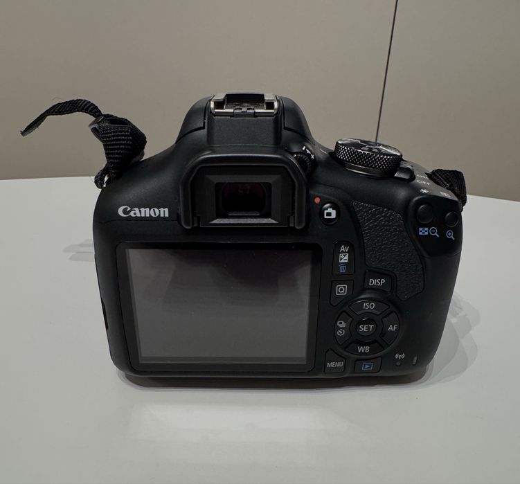 Aparat foto Canon EOS 200D + obiectiv EF-S 18-55mm IS II - KIT COMPLET