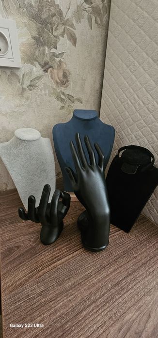 Bujiterya yoki tilla taqinchoqlar uchun modelka