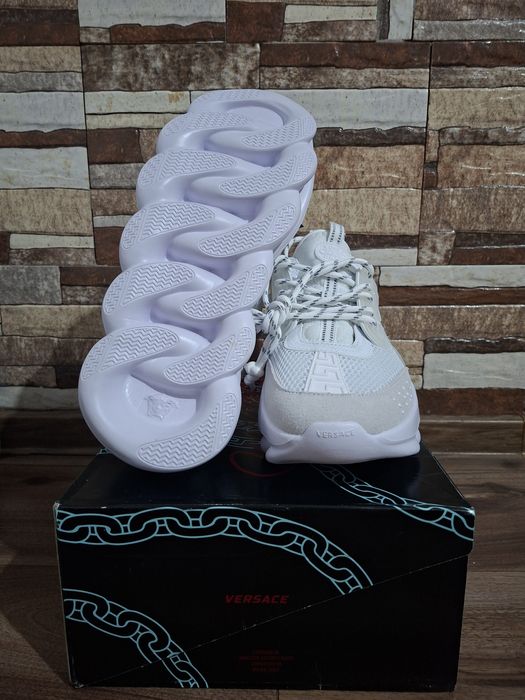 Versace chain reaction