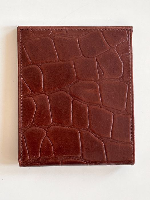 Елегантен кожен ги портфейл неразличим от нов