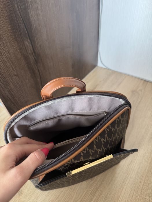 Дамска кафява раница