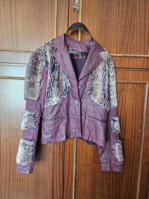 Късо яке от естествена кожа.