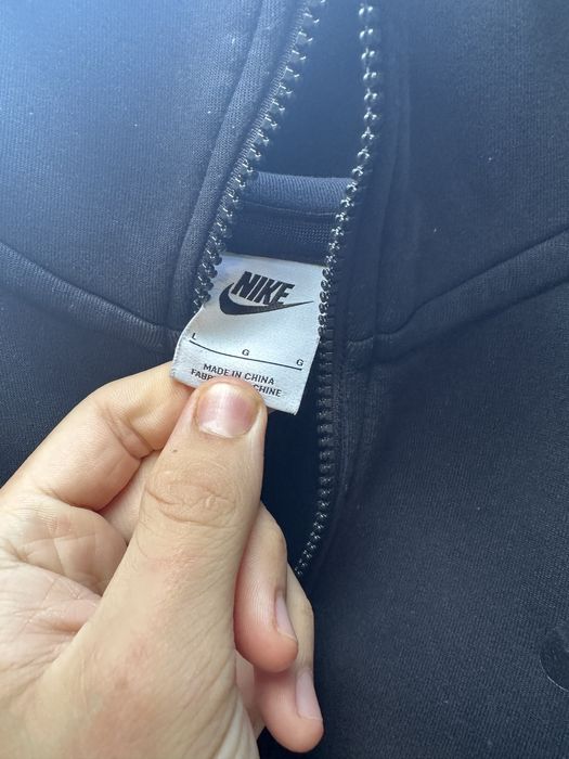 Vând Hanorac Nike Tech